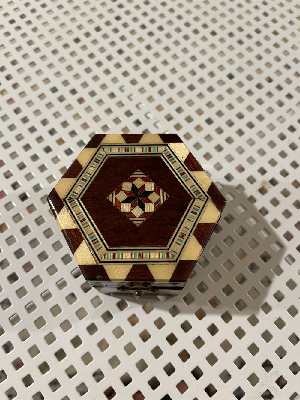 VINTAGE tiny Spanish Laguna Hexagonal Inlaid Wood Jewelry Box - Brown & Cream